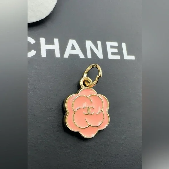 AUTHENTIC CHANEL PINK CAMELIA CC FLOWER GOLD TONE ZIPPER PULL PENDANT